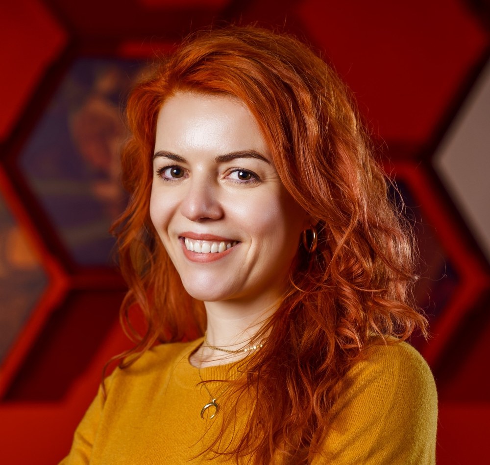 Portrait of Maria Dinu, founder of Boardroom Alchemy